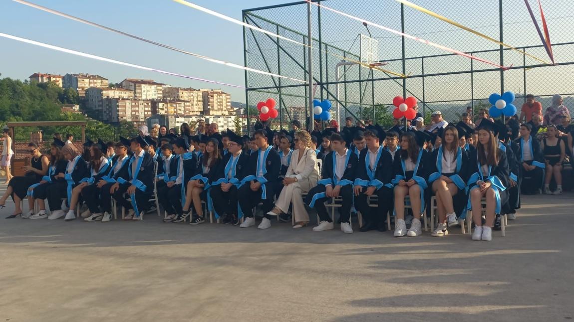 Yayla Ortaokulu 8. Sınıf Öğrencileri Mezuniyetini Coşkuyla Kutlandı